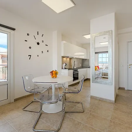 Summervibe Sea View Apartment *